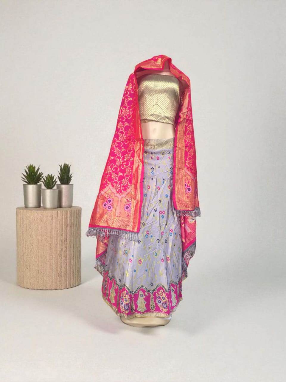 Sc-2300 Lilac with pink border (unstitched)