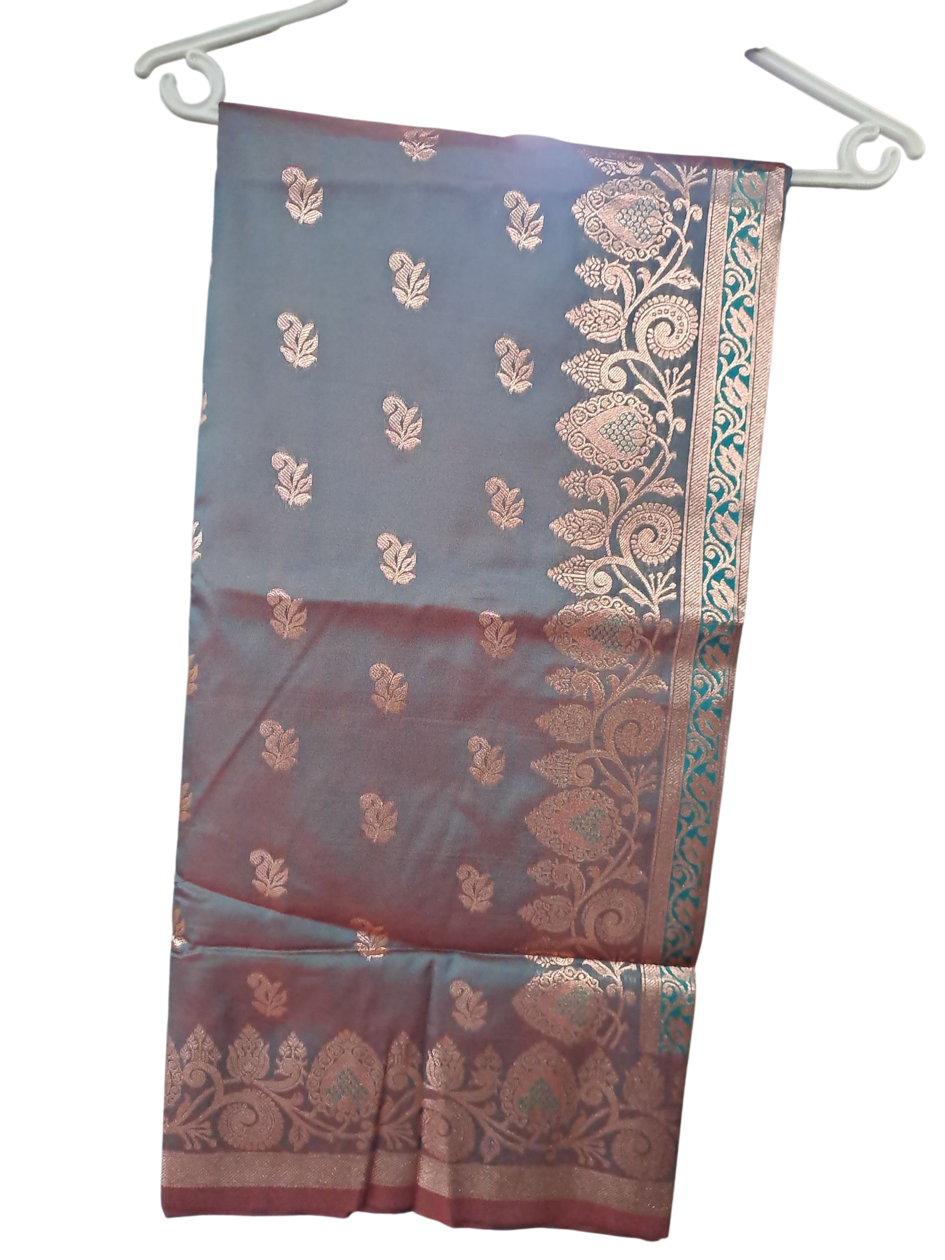 Scs5/1170 Green with red shades saree